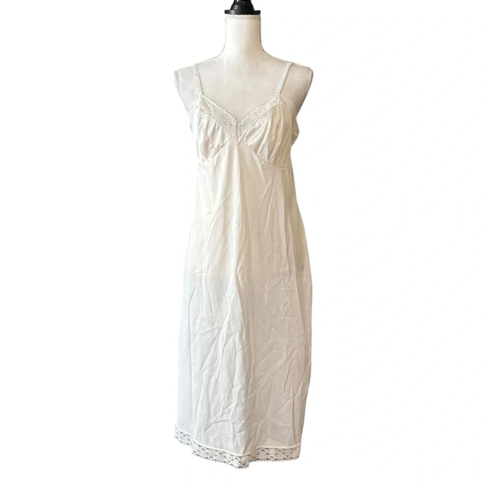 VINTAGE‎ VANITY FAIR Nylon Full Dress Slip Women’s SZ 38 in White
